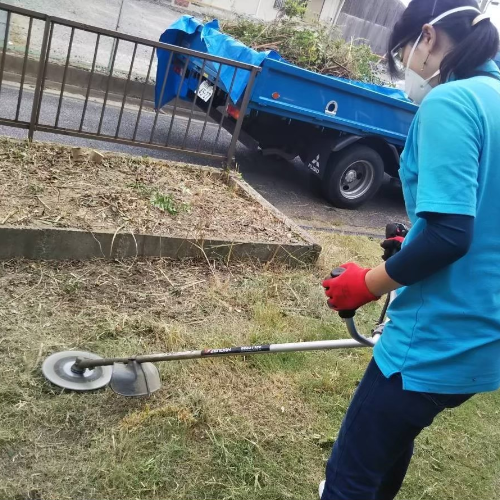 スタッフが清掃している様子