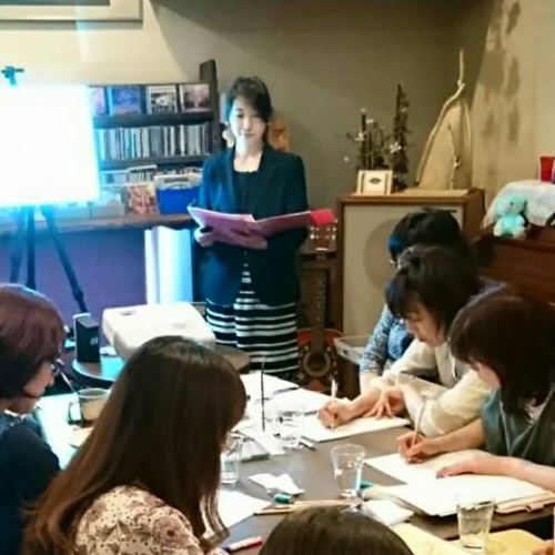 スタッフが講演している様子①