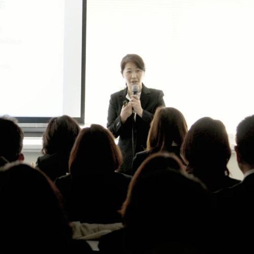 スタッフが講演している様子②