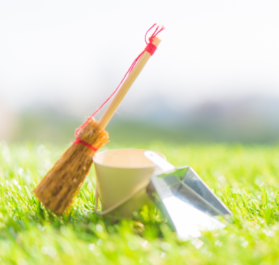 ちりとりと箒の写真